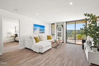 Building Photo - 4239 Vía Arbolada