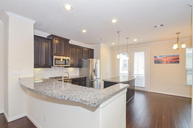 Building Photo - 10014 Spring Shadows Park Cir