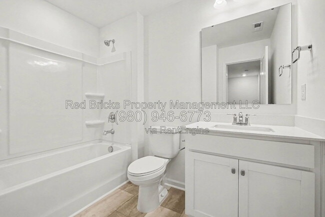 Building Photo - 826 Earhart St NW