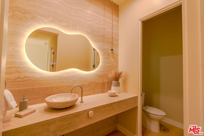 Building Photo - 4936 Coolidge Ave