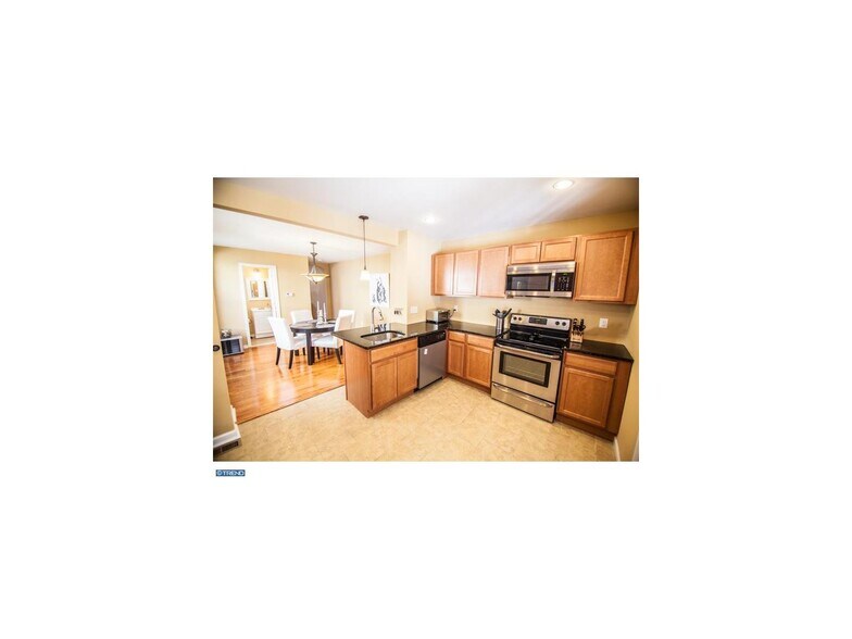 Kitchen - 703 E Hector St