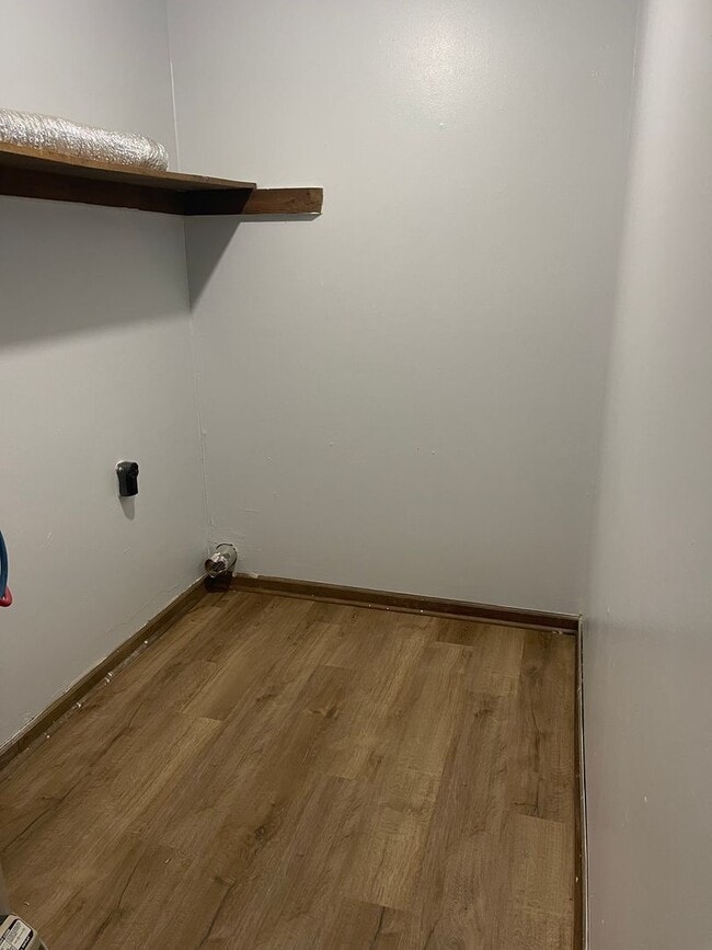 Building Photo - 2 bedroom, 1 bath duplex is located on a cul-de-sac near Cedar Shoals High School