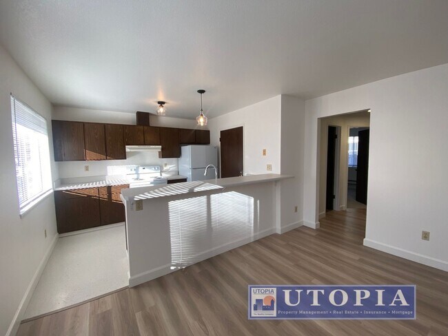 Building Photo - 136 Market St