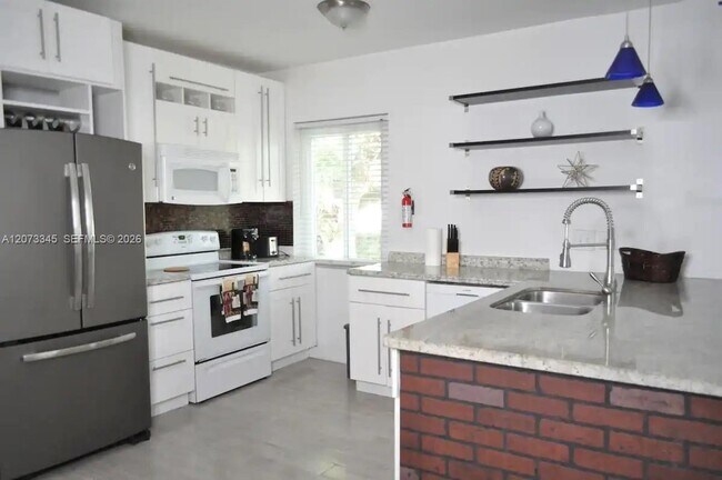Building Photo - 811 SW 11th St