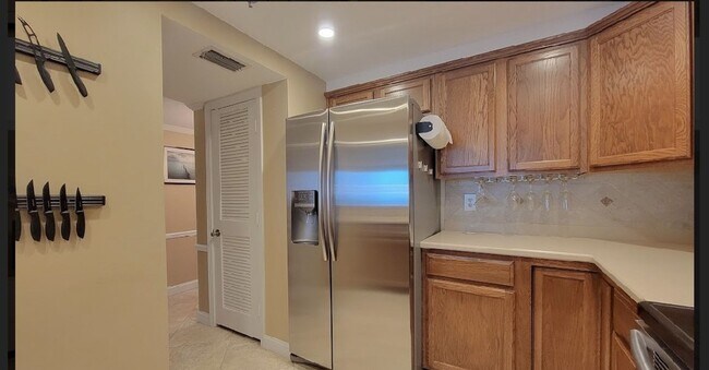 Building Photo - Views! Gorgeous, upgraded penthouse condo at The Breakers