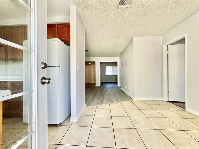 Building Photo - 6151 Meadow Vista Ln