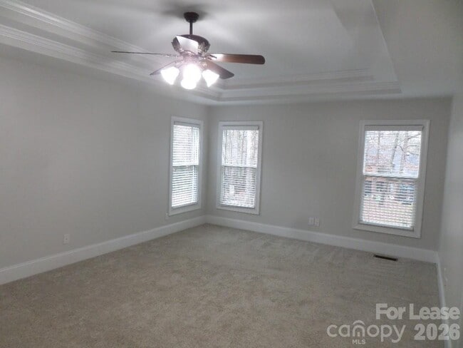 Building Photo - 421 Greenbay Rd