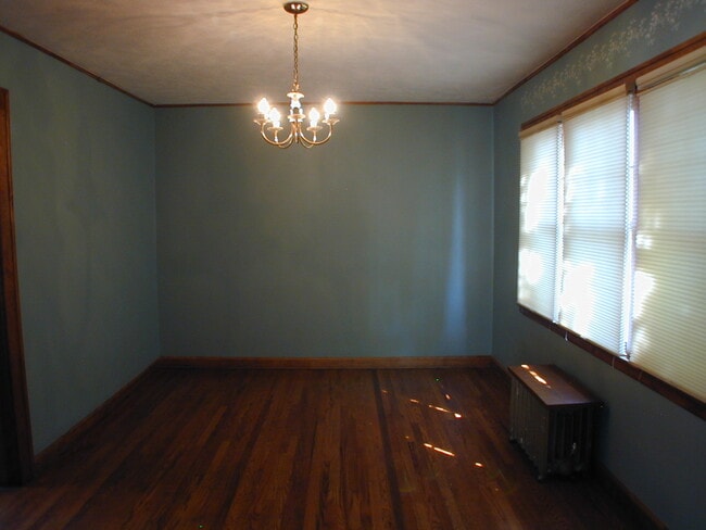 Building Photo - House For Lease