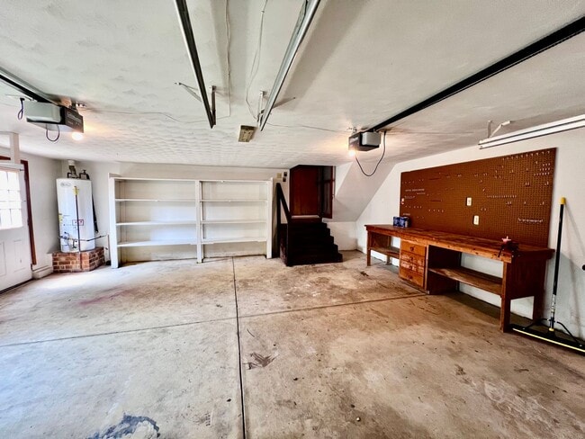 Building Photo - 4 bedroom ranch in the desirable Bellamy W...