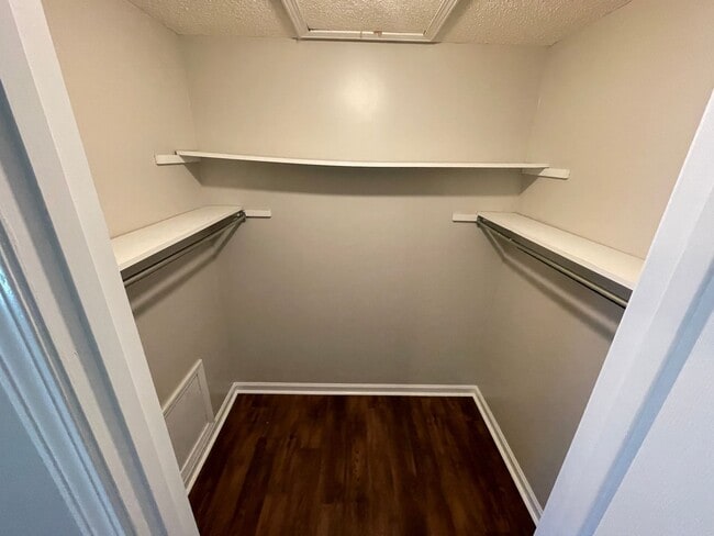 Building Photo - 1004 Creekside Pl