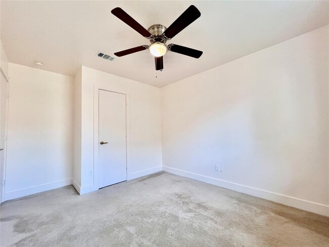 Building Photo - 5015 Summit Lodge Dr