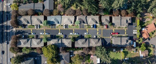 Building Photo - Large 2 bed 1.5bath townhouse