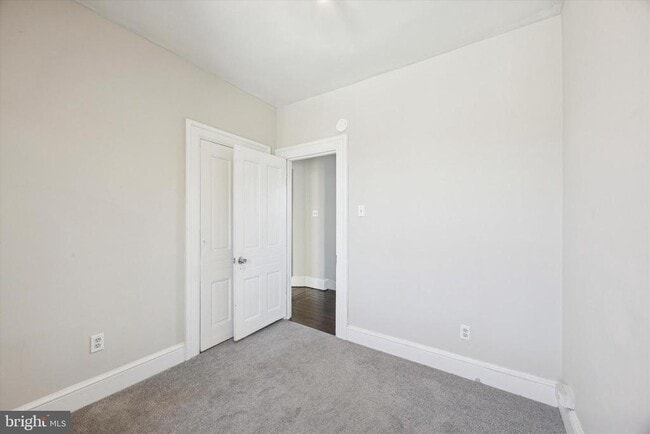 Building Photo - 222 Henderson Ave