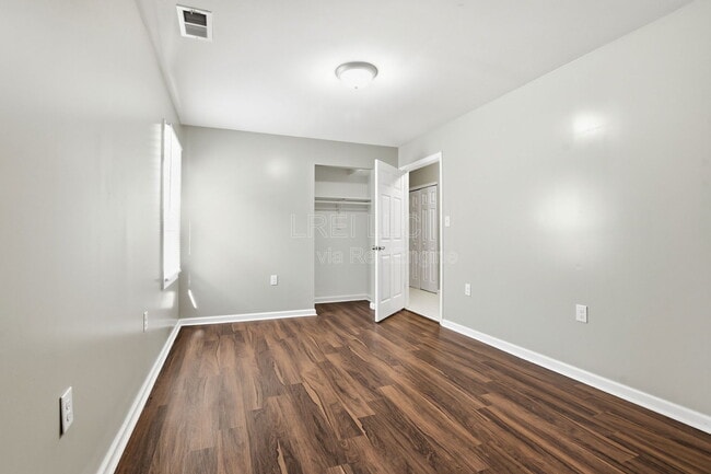 Building Photo - 2338 W Madison St