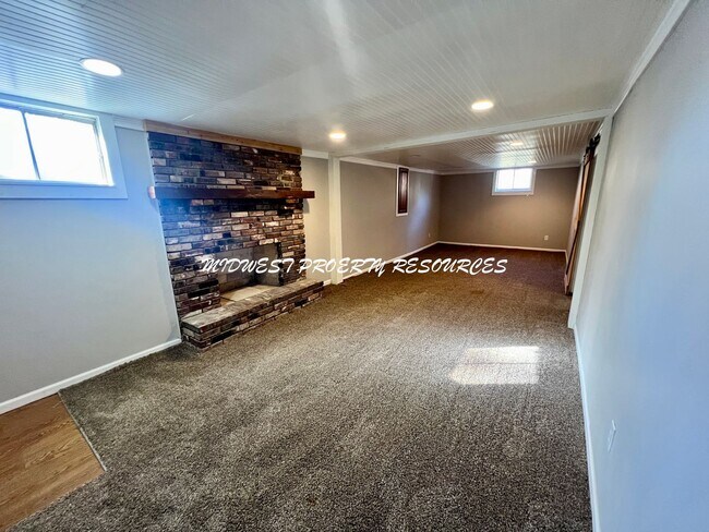 Building Photo - Spacious 4-Bedroom, 3-Bathroom Home with Fenced Yard and Bonus Spaces!