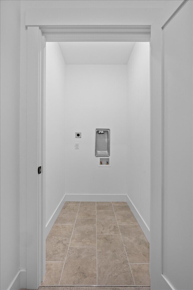 Building Photo - 208 Bogey Ln