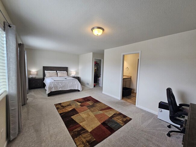 Building Photo - Like new!! 3-bedroom, 3-bathroom rental in Lorson Ranch community!