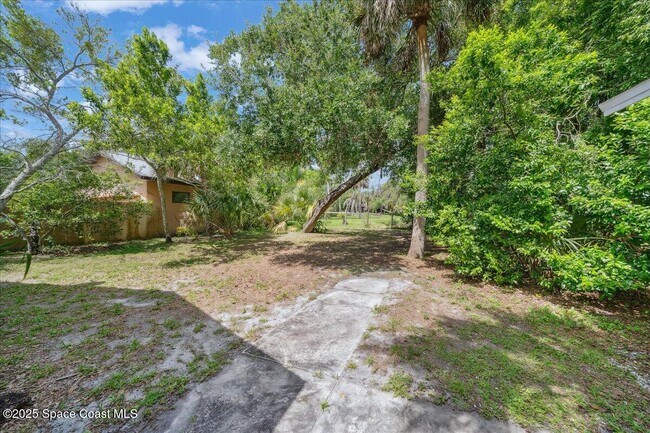 Building Photo - 1326 Riverside Dr