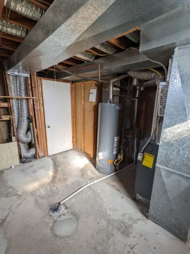 Building Photo - 3429 Quincy Ave