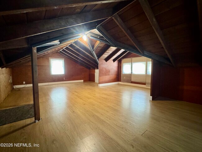 Building Photo - 805 St Clair St