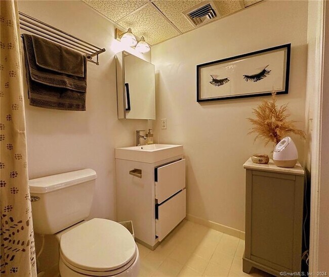 Building Photo - 145 Canal St E