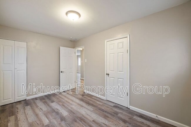 Building Photo - 10 Juno Dr