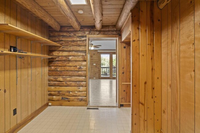 Building Photo - 118 Agape Wy