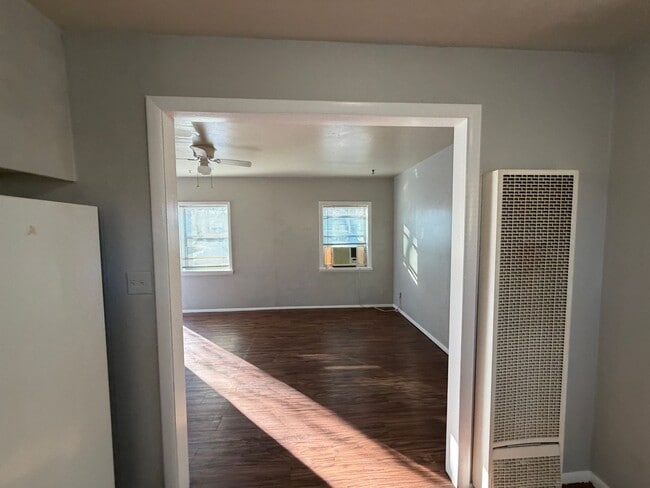 Building Photo - 1 bedroom 1 bath - downstairs