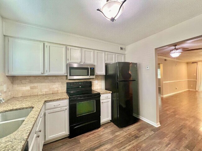 Building Photo - CONDO MINUTES FROM SouthParK!