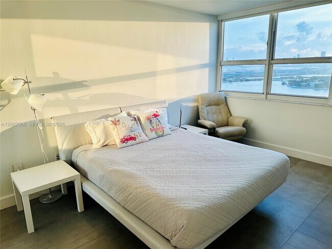 Building Photo - 650 West Ave