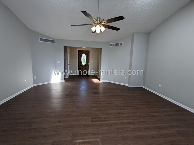 Building Photo - Remodeled house in Galloway