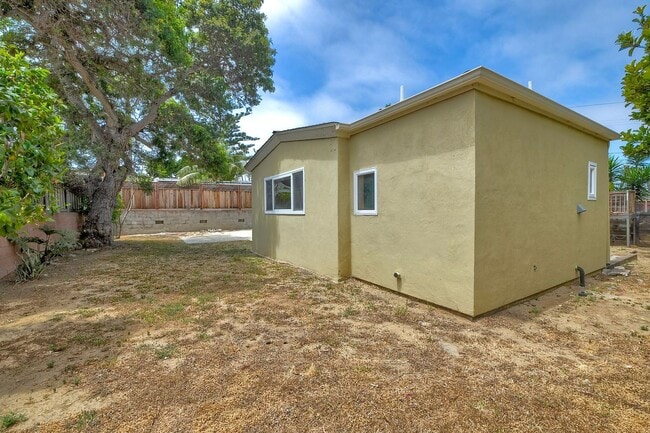 Building Photo - Coastal Living - Minutes from the Beach