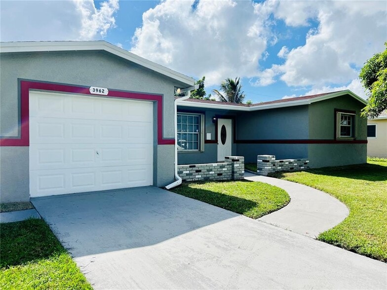Primary Photo - 3962 NW 36th Way