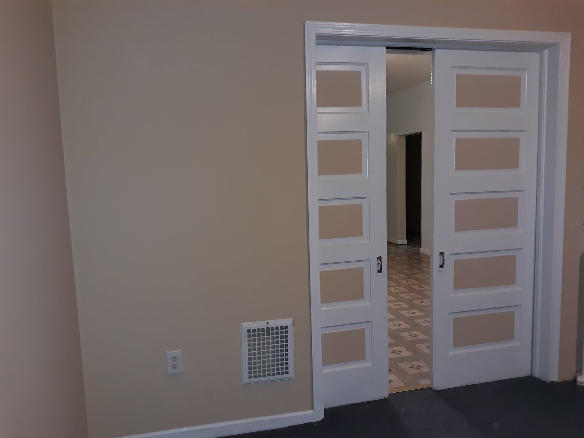 Building Photo - 4444 Main St