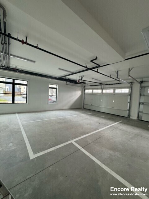 Building Photo - 157 Everett St