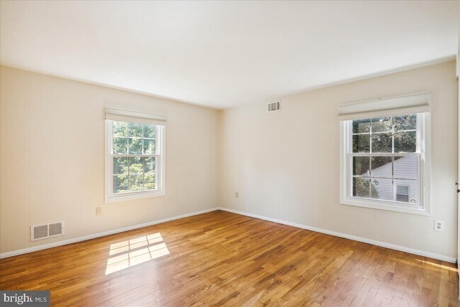 Building Photo - 8709 Sleepy Hollow Ln