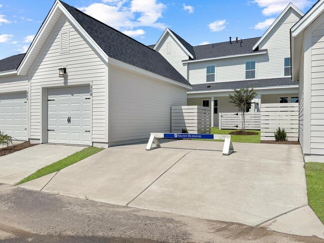 Building Photo - 258 Symphony Ave