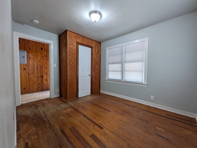 Building Photo - 331 G St NE