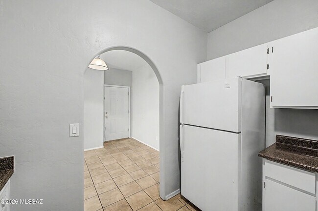 Building Photo - 1316 E Zulema Loop