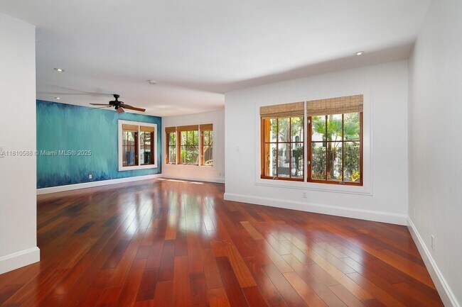 Building Photo - 2527 Inagua Ave