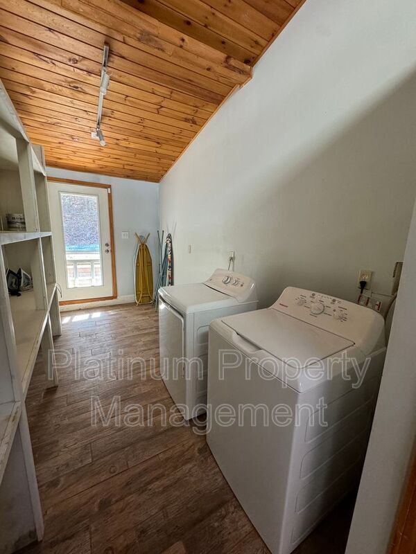 Building Photo - 971 Mountain Cove Rd