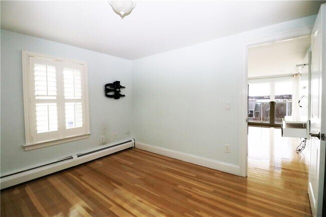 Building Photo - 249 Tuckerman Ave