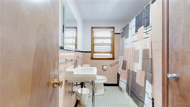 Building Photo - 532 16th St