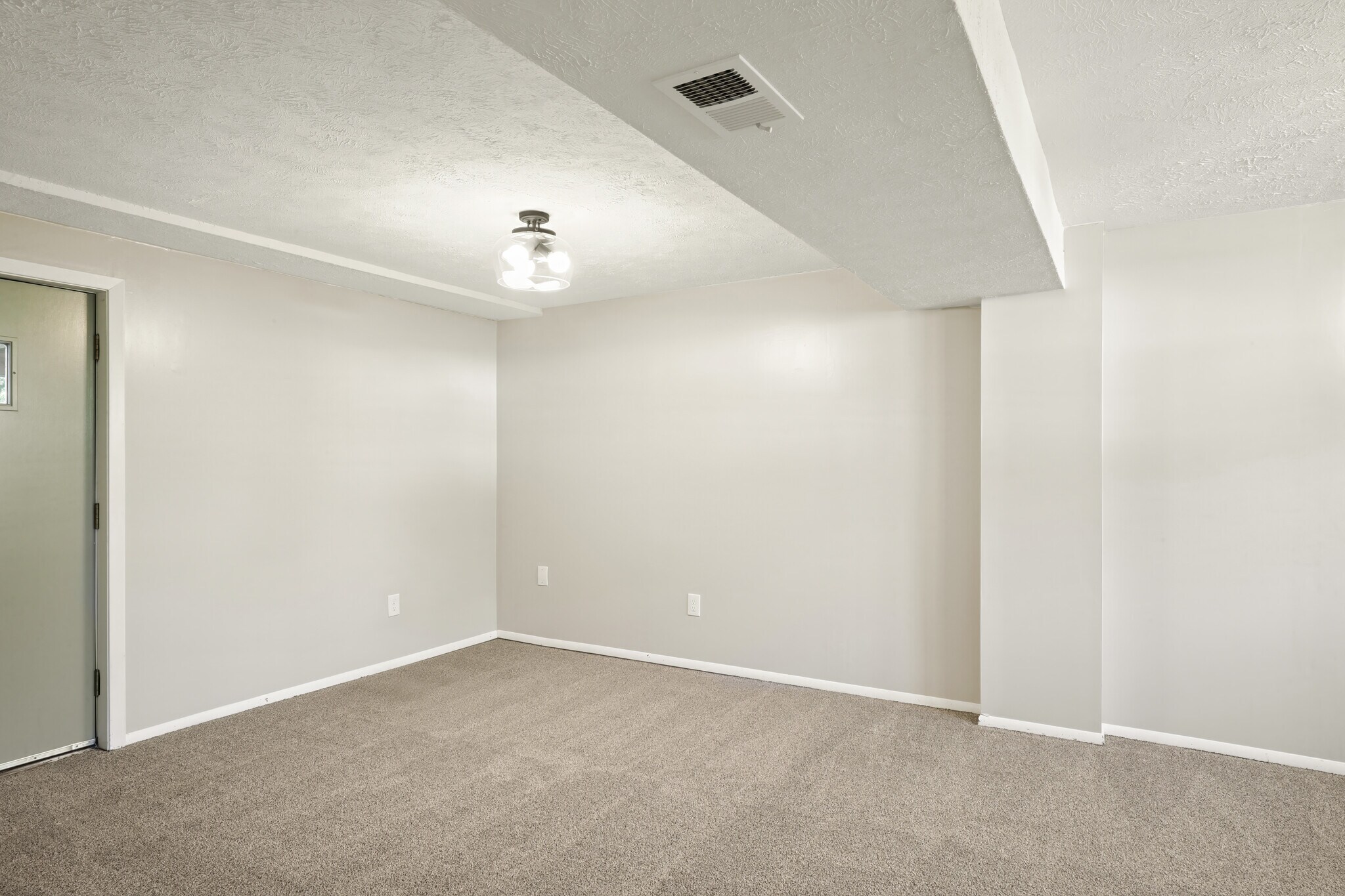 Building Photo - 7118 S 33rd St