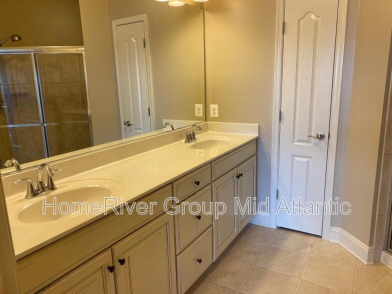 Building Photo - 8606 Wintergreen Ct