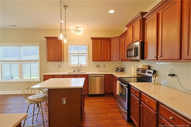 Building Photo - 1641 Mount Rainer Dr