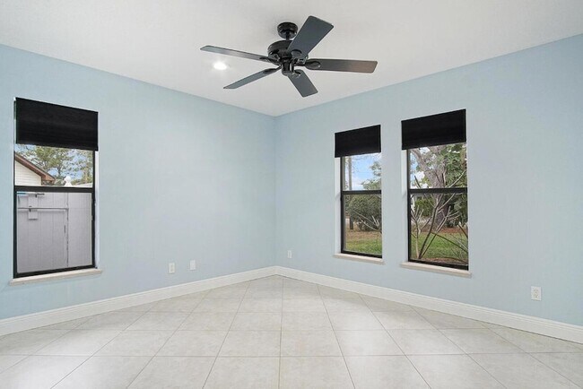 Building Photo - 1232 SW Knollwood Dr