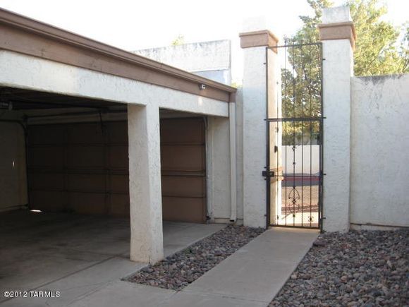 Building Photo - 3376 W Camino De Amigos