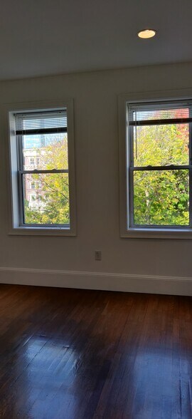 Building Photo - 109 Queensberry St