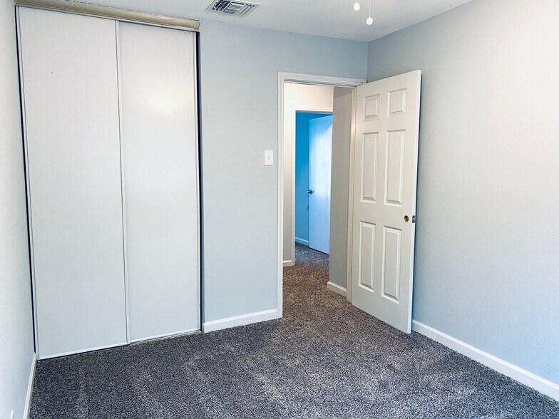 Building Photo - 7259 Elm Trail Dr